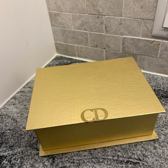 Authentic Dior gold box (empty box only) Excellent condition - Picture 2 of 11